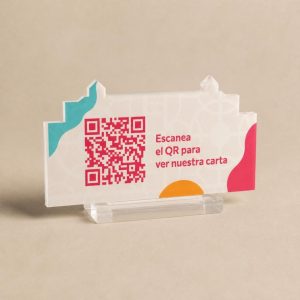 QR de metacrilato con corte especial y base